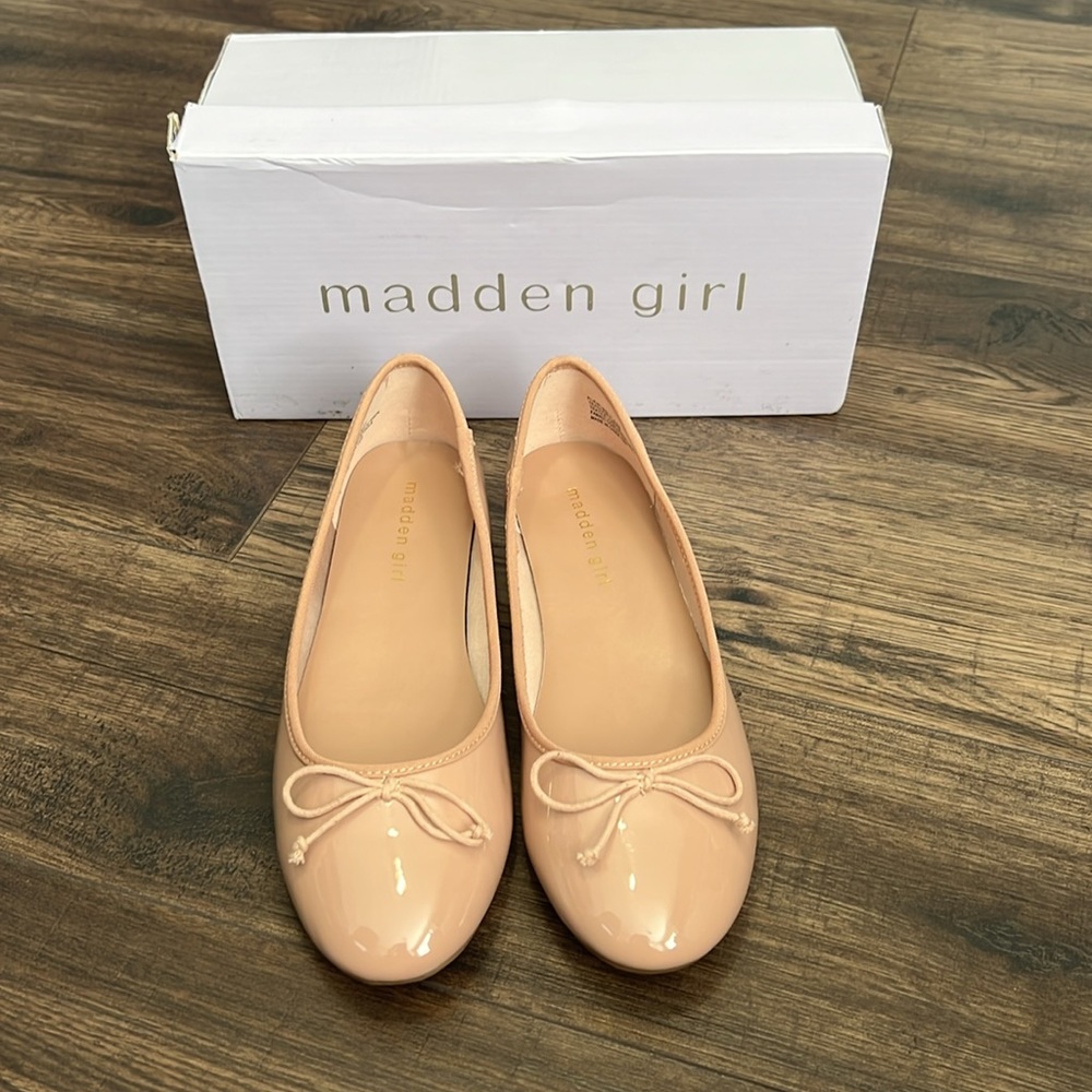 NIB Madden Girl Nude Patent Flats - Picture 2 of 10